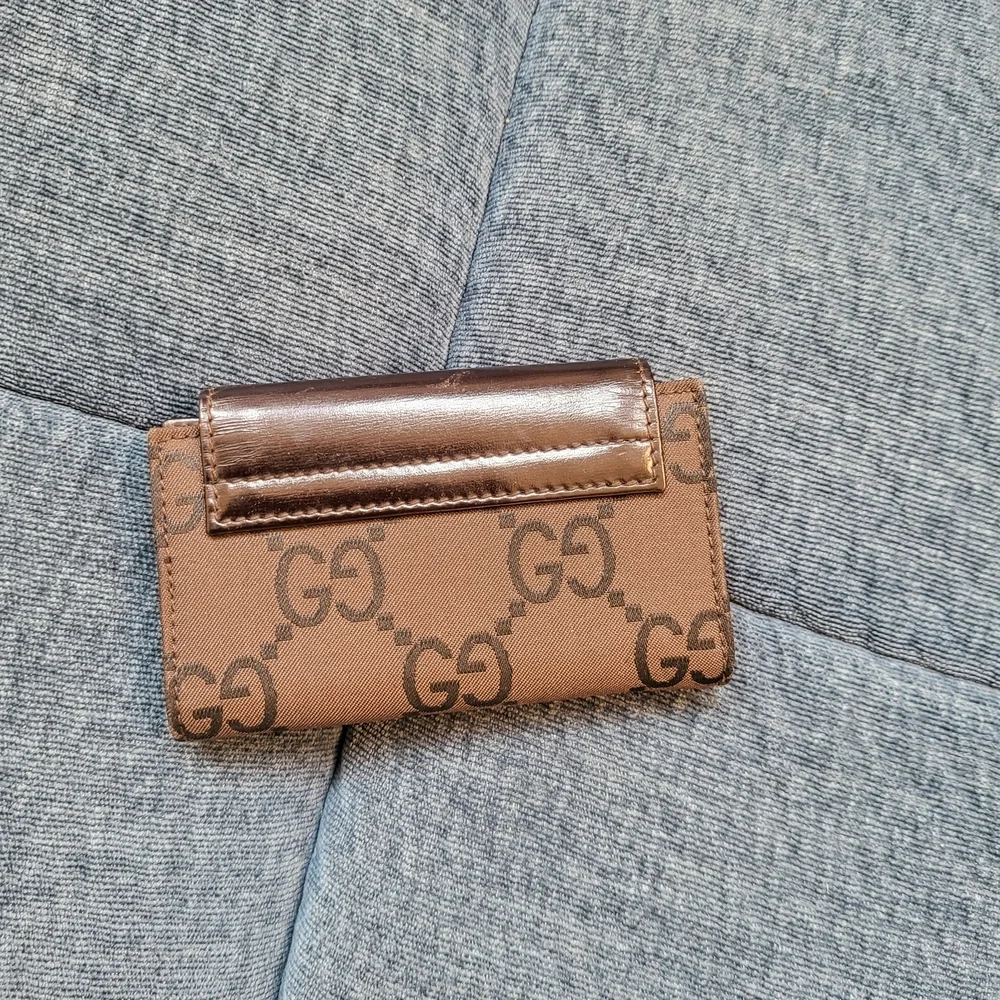 Gucci GG Canvas and Leather Key Holder.. Pristine!!!